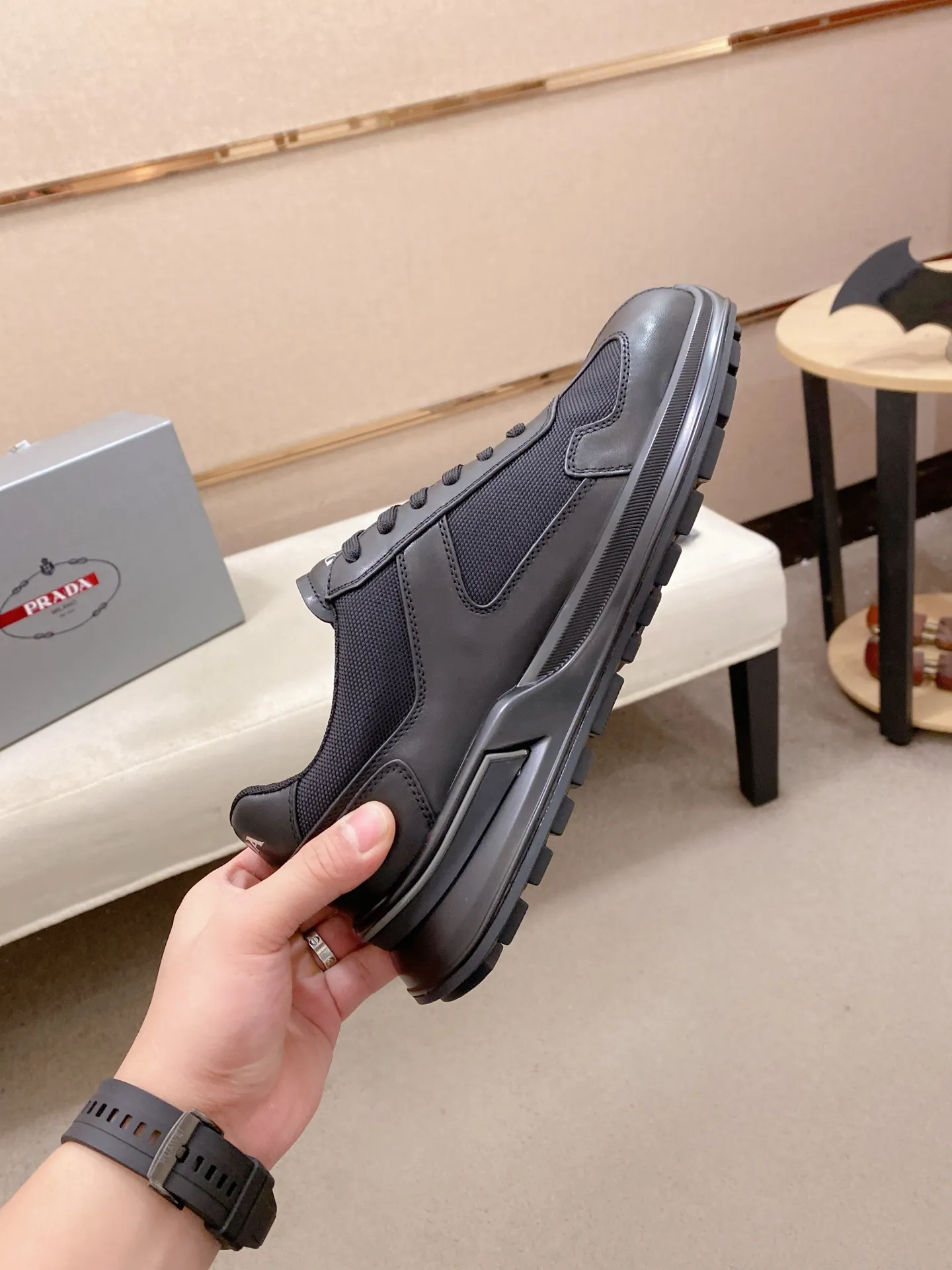 Factory price 600💰 ✔️✔️✔️High version High-quality new PRADA (Prada) counters are on the market at the same time, new men's shoes, 😘fabrics imported first-layer cowhide with waterproof materials, purely handmade. Lining: Full cowhide lining. 👍🏿 High-end ☄️ air-cushion molded anti-slip rubber outsole, exquisite lines, simple and elegant, comfortable and high-end for leisure travel. Code number: 38 to 45